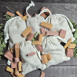 Aromatic Cedar Wood Chip Sachets: Natural Closet Air Freshener - Set of 5