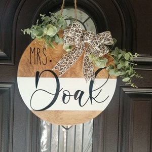 Personalized Teacher Custom Farmhouse classroom sign. Custom teacher round wooden door hanger, Classroom decor sign for teacher.