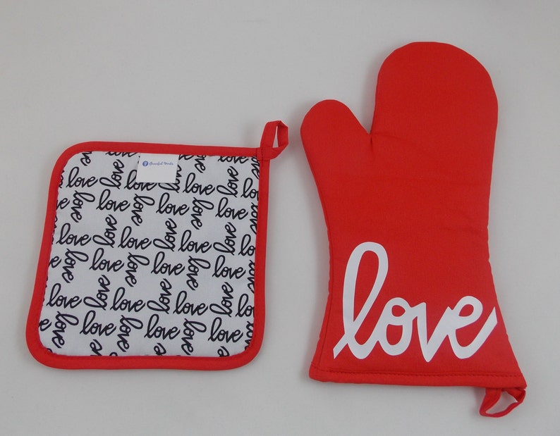 Love is the Special Ingredient Oven Mitt and Pot Holder Set Graceful Works Private Line image 2