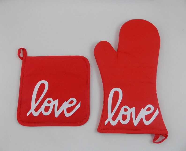 Love is the Special Ingredient Oven Mitt and Pot Holder Set Graceful Works Private Line image 1