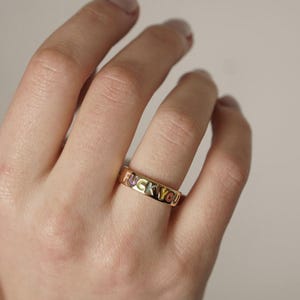 F tu anillo
