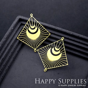 Geometric charms top