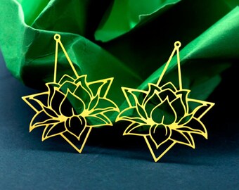 Rohe Messing Lotus Charms, Lotus Anhänger, Messing Zubehör, Halskette Anhänger, Ohrringe Charms, Schmuck Zubehör, Dreieck Messing Charms (RD2489)