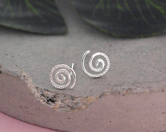 1 Pair 925 Sterling Silver Circle Stud Earring / Geometry Jewelry / Everyday Jewelry / Perfect Gift For Her (ZE221)