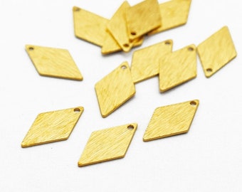 Amuletos de diamantes de latón - Colgante de latón en bruto con forma de diamante texturizado - Fabricación de joyas de pendientes geométricos - Hallazgos de joyas de collar (ZG310)