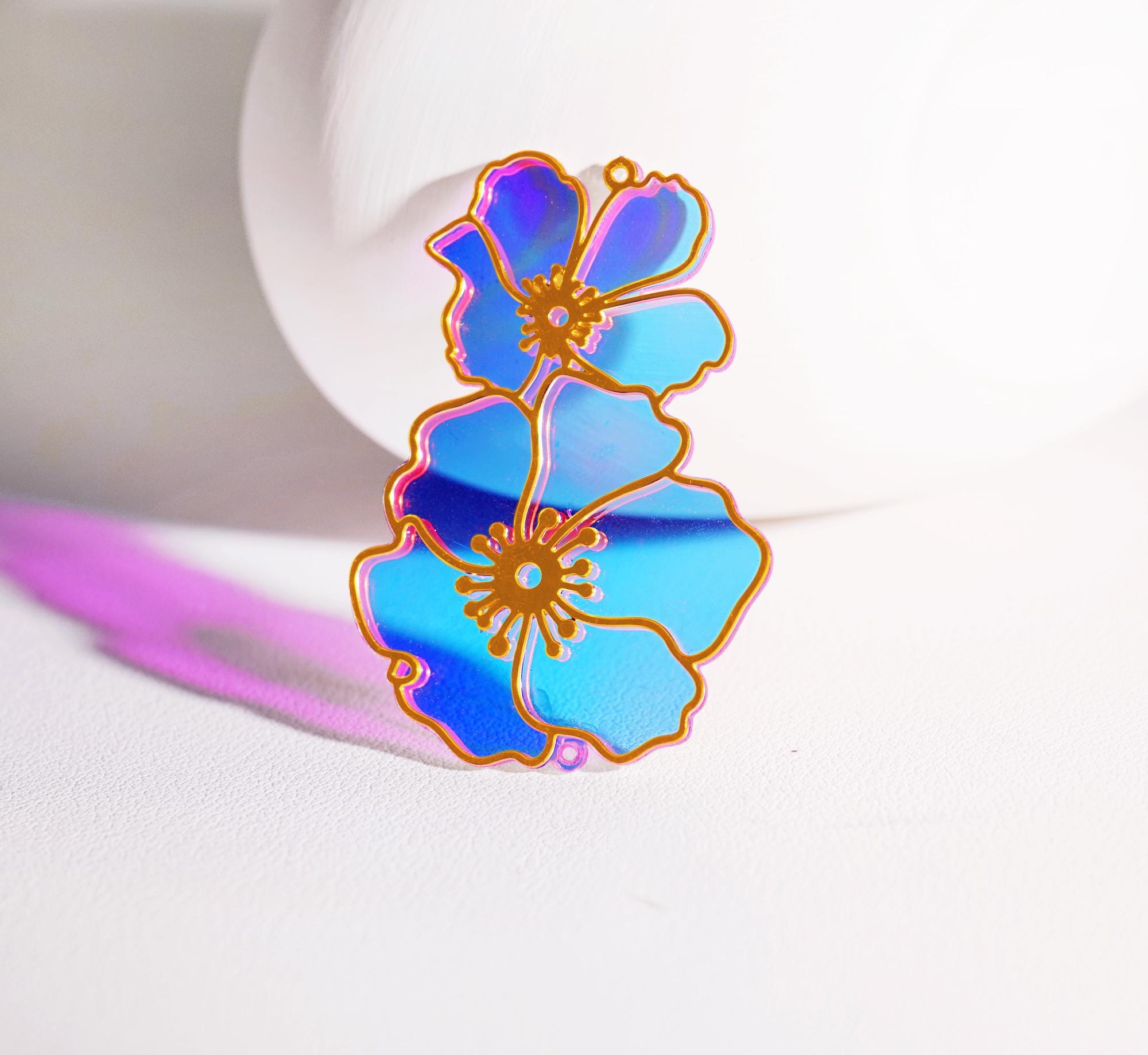 レインボーフラワーチャーム、真鍮プリズムチャーム、虹色の桜