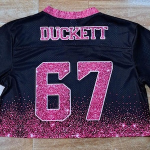 Camiseta corta con purpurina verde azulado personalizada para mujer, con nombre y número de equipo personalizados, camiseta de fútbol brillante para animadoras, atuendo de concierto para mujer imagen 3