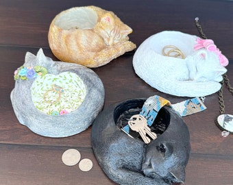 Cat Home Decor / Cat trinket dish / Jewelry Dish / Cat Jewelry Box / Cat Mom Gift / Mother's Day Gift / Cat Lover's Gift /  Cat Sculpture