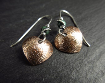 Pendientes de corazón de bronce, cuenta azul turquesa, orejeras de plata de ley, forma abovedada con patrón de flores, regalo de aniversario de bodas para esposa