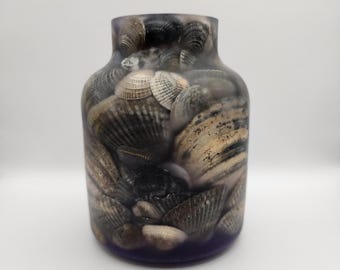 Jarrón de conchas marinas de resina epoxi