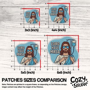 Puede incluir: Comparaci&oacute;n de cuatro tama&ntilde;os de parches: 7,6 x 7,6 cm, 10,2 x 10,2 cm, 12,7 x 12,7 cm y 15,2 x 15,2 cm. Cada parche presenta una ilustraci&oacute;n de Jes&uacute;s con gafas de sol y un goteo intravenoso, con el texto "LORD HAVE MRSA" en una burbuja azul claro.