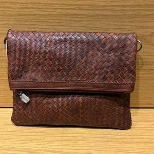 Pochette en cuir tressée à la main - Sac bandoulière pliable, fabriqué au Maroc