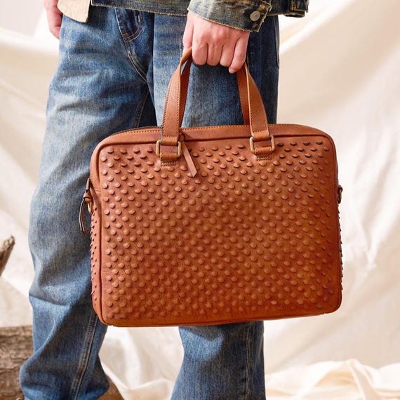 CHARLES & KEITH 】テクスチャード ラップトップバッグ PC CHARLES