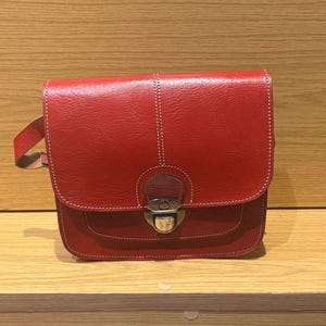 Sac marocain en cuir - Sac à bandoulière en cuir de vachette rouge, fait main par des artisans