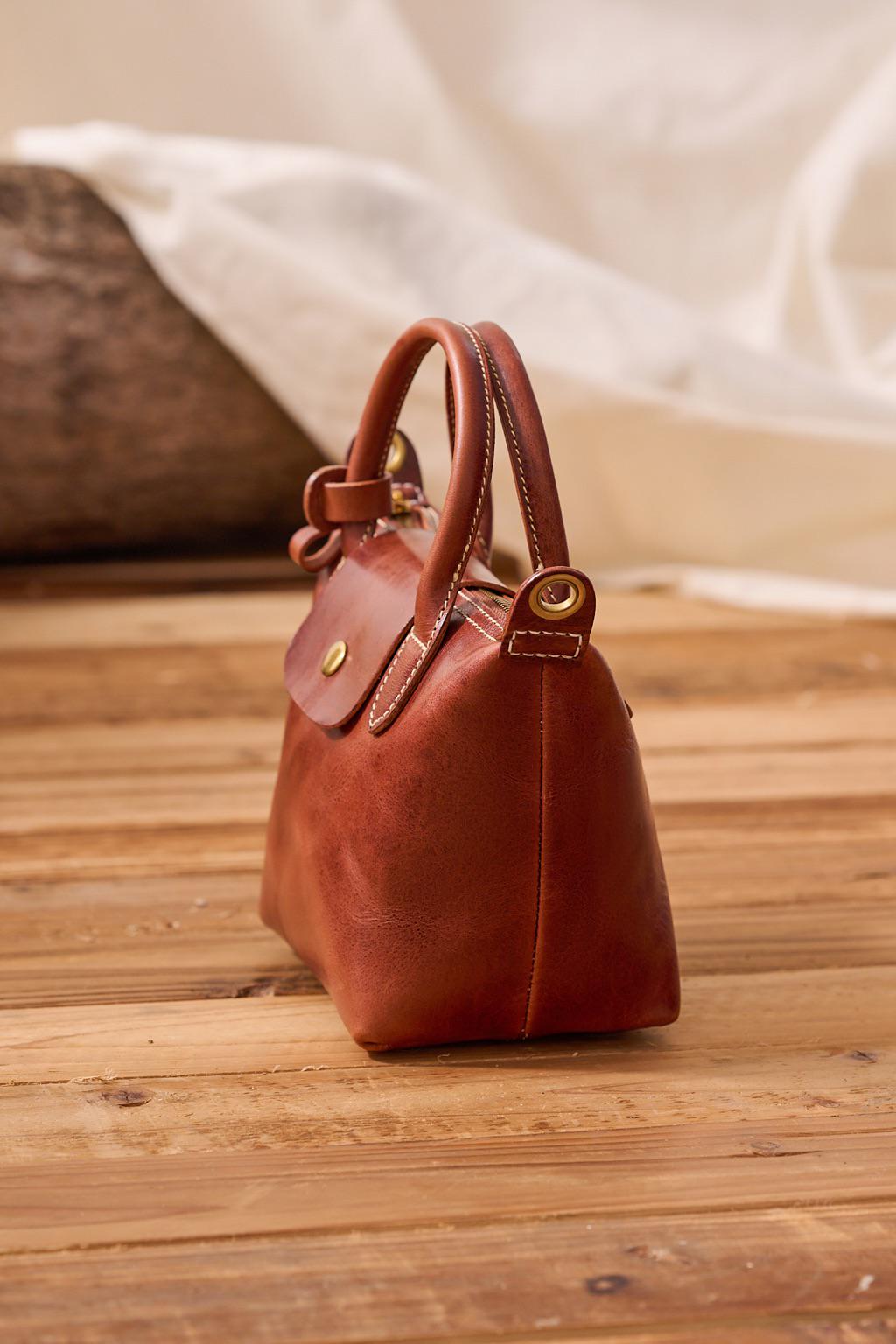 Handmade Cowhide Leather Mini Tote – Small Crossbody Handbag  display picture 1
