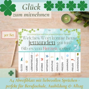 Könnte beinhalten: A4-Abreißblock mit deutschem Text und Illustrationen. Das Blatt zeigt Sätze wie "Glück" und "Liebe", mit einem grünen Kleeblatt-Thema. Enthält einen Bleistift, eine kleine grüne Kerze und den Text "Glück zum mitnehmen".