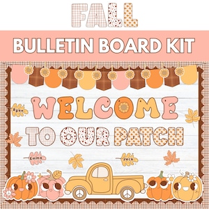 Puede incluir: Un kit de tablón de anuncios de otoño con el texto FALL BULLETIN BOARD KIT y WELCOME TO OUR PATCH. El diseño incluye una guirnalda con girasoles, varias calabazas con caras, un camión amarillo y hojas de otoño etiquetadas con nombres.