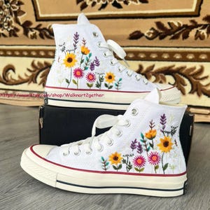 Converse Chuck Taylor personalizadas bordadas, zapatillas de boda bordadas, zapatos de novia con flores bordadas, zapatillas de girasol personalizadas