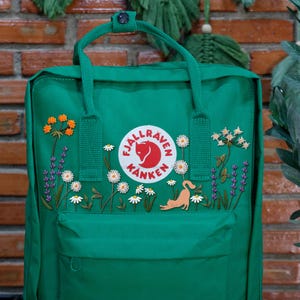 Embroidered Fjallraven Kanken, Daisy Embroidered Backpack, Fjallraven Kanken Backpack Embroidered Cat, Lying Cat Shoulder Bag, Gift for Her