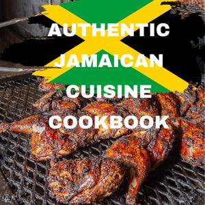 Puede incluir: Primer plano de una parrilla con varios pollos asados enteros. Los pollos están sazonados con una mezcla de especias de color marrón oscuro y están dispuestos sobre una rejilla de metal negro. La imagen está superpuesta con un gráfico de la bandera jamaicana y el texto "AUTHENTIC JAMAICAN CUISINE COOKBOOK".