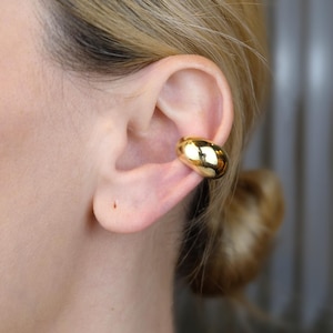 Gold Ear Cuff Thick Huggy Cuff Modern Statement Ear Cuff Minimalist No Pierce Earring Cuff Sterling Silver Trendy Jewelry Gift for Daughter