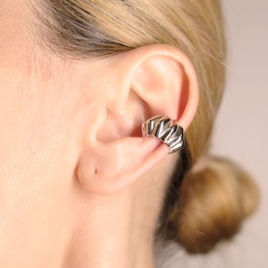 Silver Ear Cuff Earring with Ridges in 925 Solid Silver • Trending Ear Cuffs • Statement Minimalist Style • Ear Cuff No Piercing • Gift Her