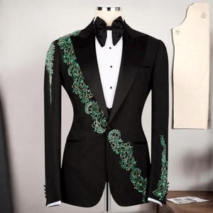 Embroidered Men&#39;s Tuxedo, Black Wool Blend Suit With Green Crystal, Prom Party Suit, Stage Costume Men, Groom Suits