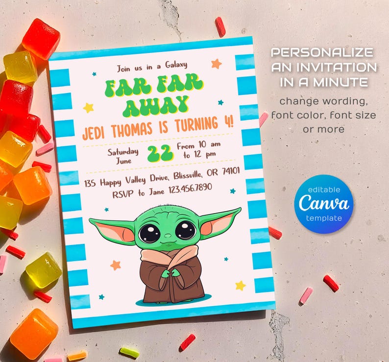 Puede incluir: Una invitaci&oacute;n a rayas azules y blancas con un personaje extraterrestre verde. La invitaci&oacute;n dice "Join us in a Galaxy Far Far Away Jedi Thomas is turning 4!" con la fecha "Saturday June 22" y la hora "From 10 am to 12 pm". La direcci&oacute;n es "135 Happy Valley Drive, Blissville, OR 74101" y el RSVP es "to Jane 123.456.7890".