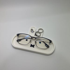 Cute 3D Printed Bunny Glasses Tray - Decorative Miffy-Inspired Design in White & Black, Made for glasses, designed for decor!