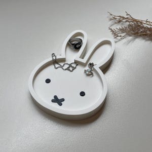 Adorable 3D Printed Bunny Ring Dish - Minimalist Miffy-Inspired Design in White & Black, Perfect for Jewelry, Keys, or Decor!