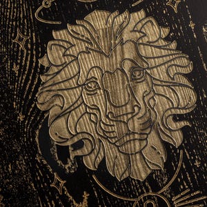Leo Horoskop Wandkunst, handgefertigte Dekor auf Holz, Sternzeichen Wohnkultur, einzigartiges Haus Geschenk, Astrologie Kunst, hochwertige Materialien