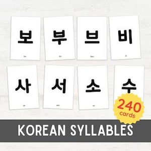 Puede incluir: Conjunto de 8 tarjetas blancas con sílabas coreanas negras impresas en ellas. Las sílabas son: "보", "부", "ㅂ", "비", "사", "서", "소", y "수". Las tarjetas son parte de un conjunto más grande de 240 tarjetas de sílabas coreanas.