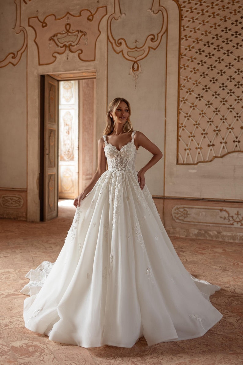 3D-trouwjurk met bloemenkant, elegante prinsessenbruidsjurk afbeelding 1