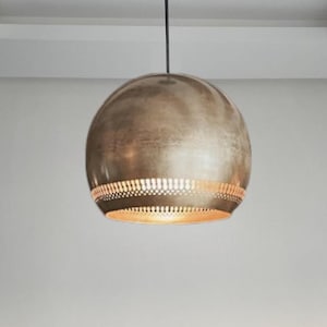 Bronzen bol hanglamp – gepolijst messing Marokkaanse hangende plafondlamp met geperforeerd ontwerp afbeelding 1