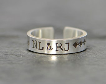 custom sterling silver toe ring with initials and small stars