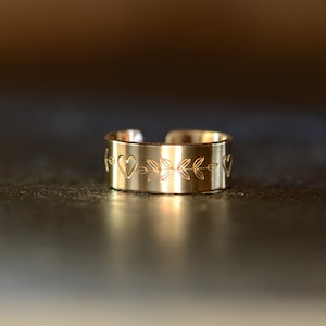 14k solid gold toe ring with leaves and hearts - handmade - midi ring - pinky ring