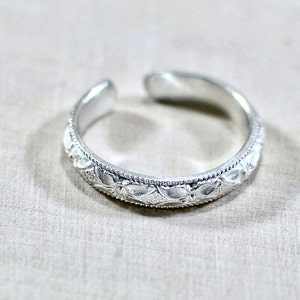 Silver Toe Ring with Decorative Southwestern Pattern in solid 925 Sterling Silver TR252 image 3