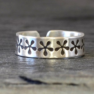 Silver Flower Toe Ring in Full Bloom with Stamped Flowers in Solid 925 Sterling Silver for Surfing, Barefoot Weddings, or a Botanical Touch