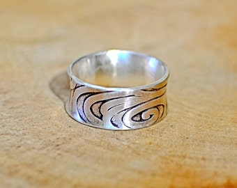 Sterling Silver Ring with Swirling Design - 925 RG895