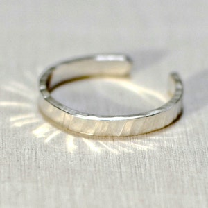 Toe ring in sterling silver with hammered design TR878 image 3