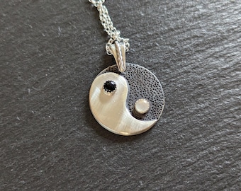 MM: Small Silver Yin Yang Charm 万物流転の真理 matching-double-loop-yin-yang-