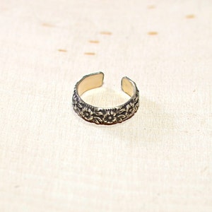 Sterling Silver Toe Ring With Patina Enhance Floral Design - Solid 925 ...