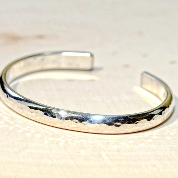 Sterling silver half round cuff bracelet with hammered texture and mirror finish - Solid 925 BR162