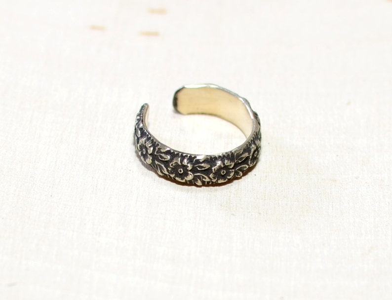 Sterling Silver Toe Ring With Patina Enhance Floral Design - Solid 925 ...
