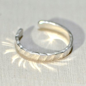 Toe ring in sterling silver with hammered design TR878 image 4