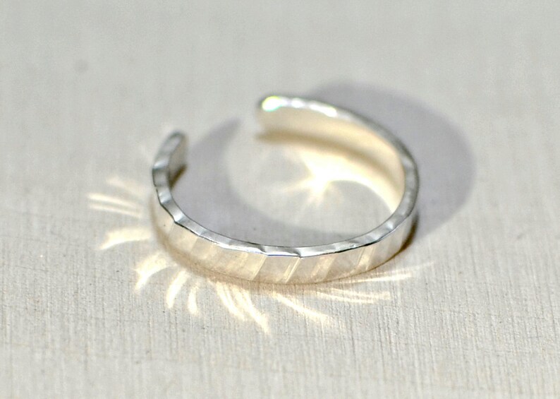 Toe ring in sterling silver with hammered design TR878 image 4