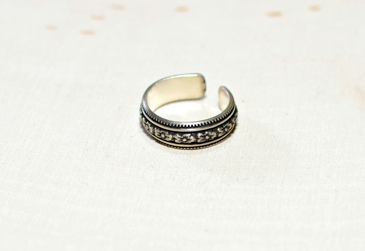 Sterling Silver Toe Ring With Hibiscus Flower Pattern and Antiqued ...