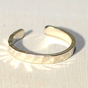 Toe ring in sterling silver with hammered design TR878 image 1
