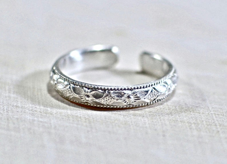 Silver Toe Ring with Decorative Southwestern Pattern in solid 925 Sterling Silver TR252 image 4