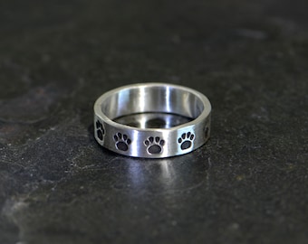 Silver Paw Print Ring great for stacking or on its own